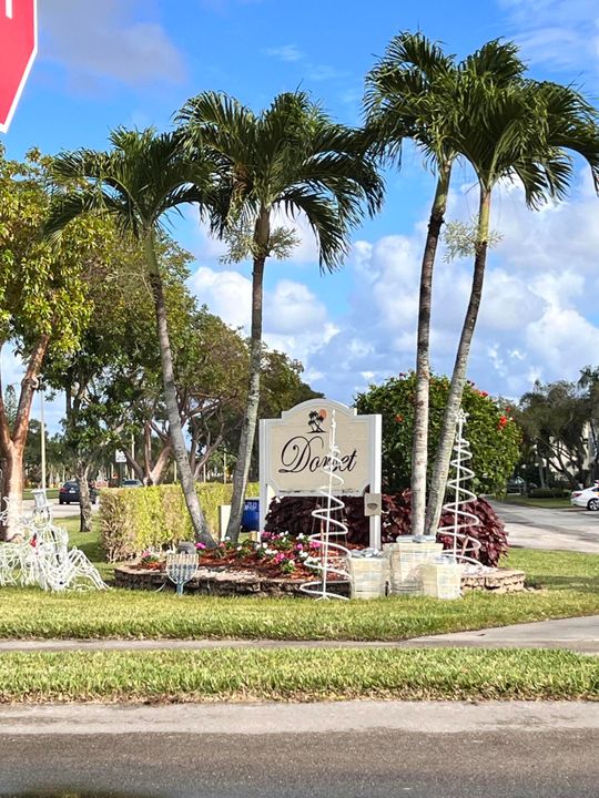 Active With Contract: $3,000 (2 beds, 1 baths, 840 Square Feet)