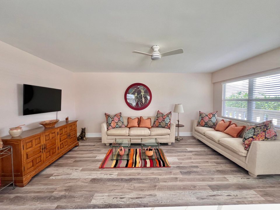 Active With Contract: $3,000 (2 beds, 1 baths, 840 Square Feet)