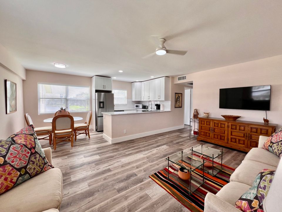 Active With Contract: $3,000 (2 beds, 1 baths, 840 Square Feet)