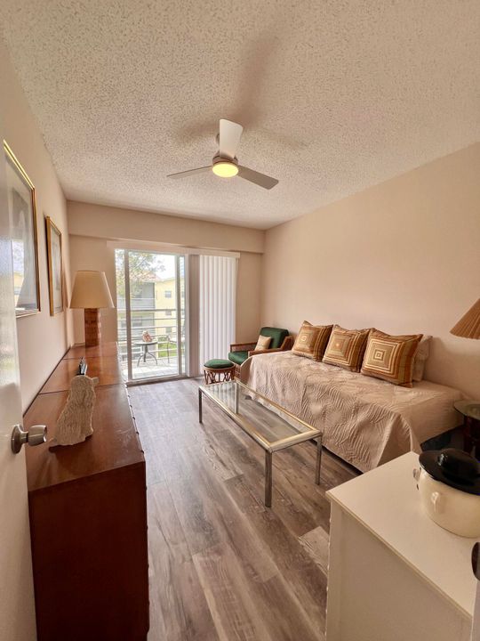 Active With Contract: $3,000 (2 beds, 1 baths, 840 Square Feet)