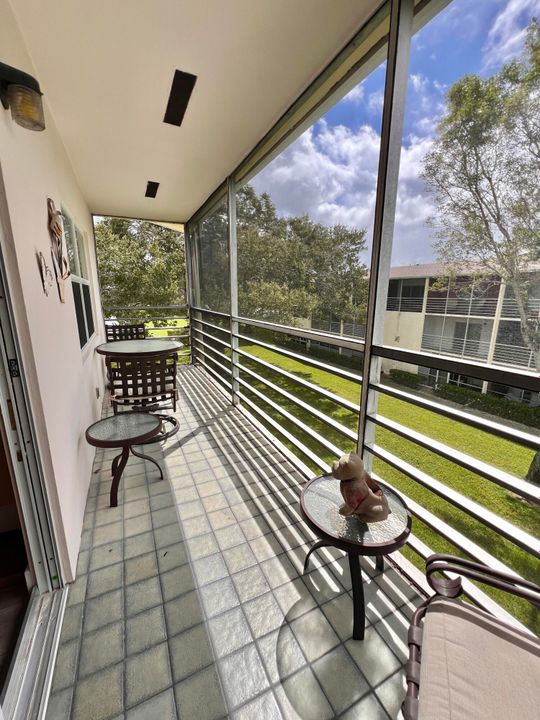 Active With Contract: $3,000 (2 beds, 1 baths, 840 Square Feet)