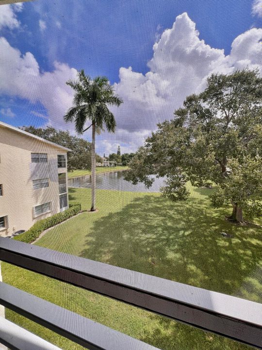 Active With Contract: $3,000 (2 beds, 1 baths, 840 Square Feet)