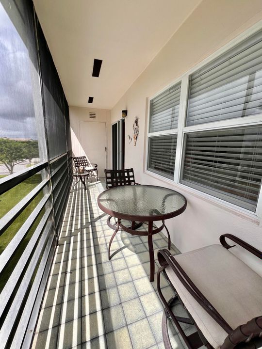 Active With Contract: $3,000 (2 beds, 1 baths, 840 Square Feet)