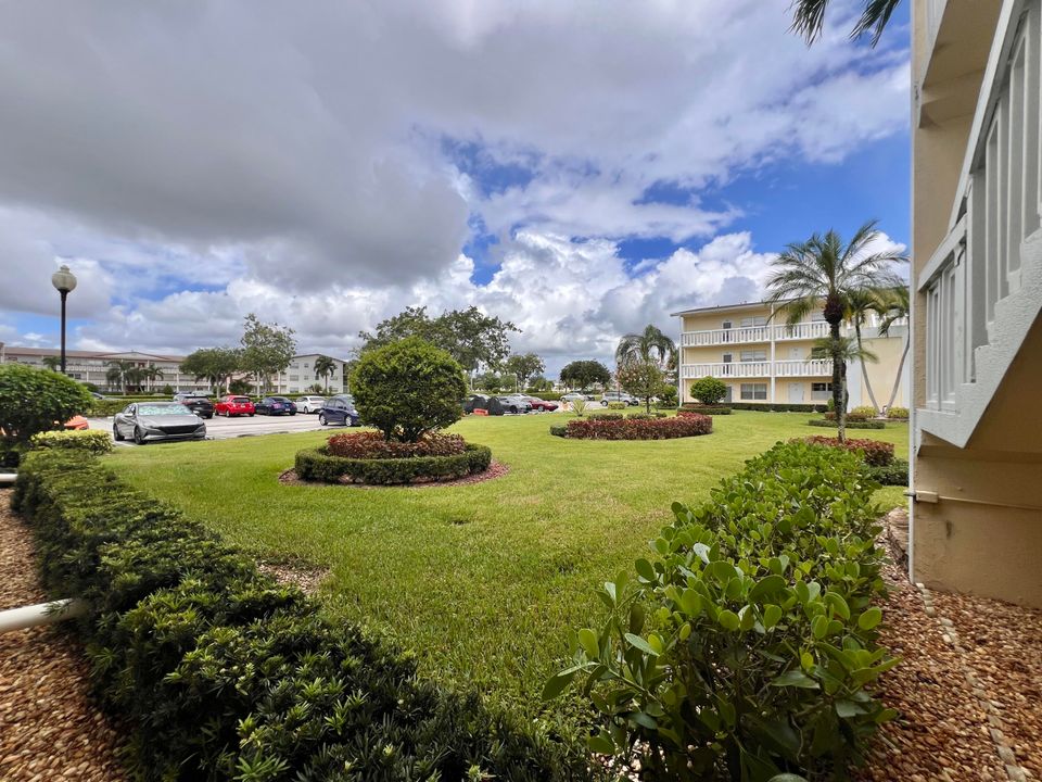 Active With Contract: $3,000 (2 beds, 1 baths, 840 Square Feet)