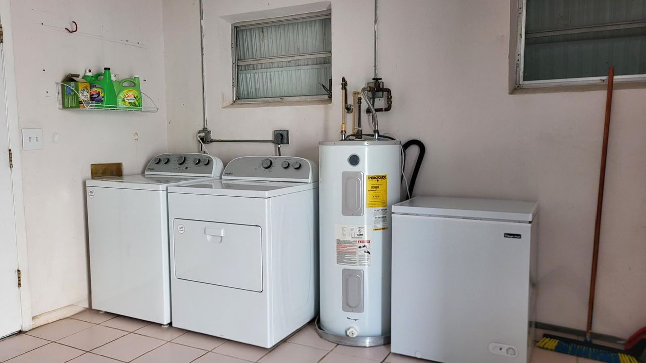 На продажу: $358,000 (3 спален, 2 ванн, 2082 Квадратных фут)