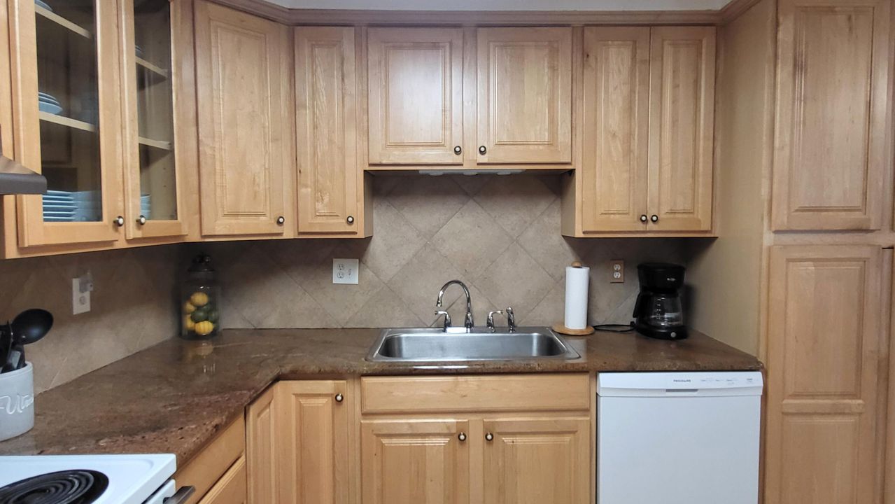 На продажу: $358,000 (3 спален, 2 ванн, 2082 Квадратных фут)