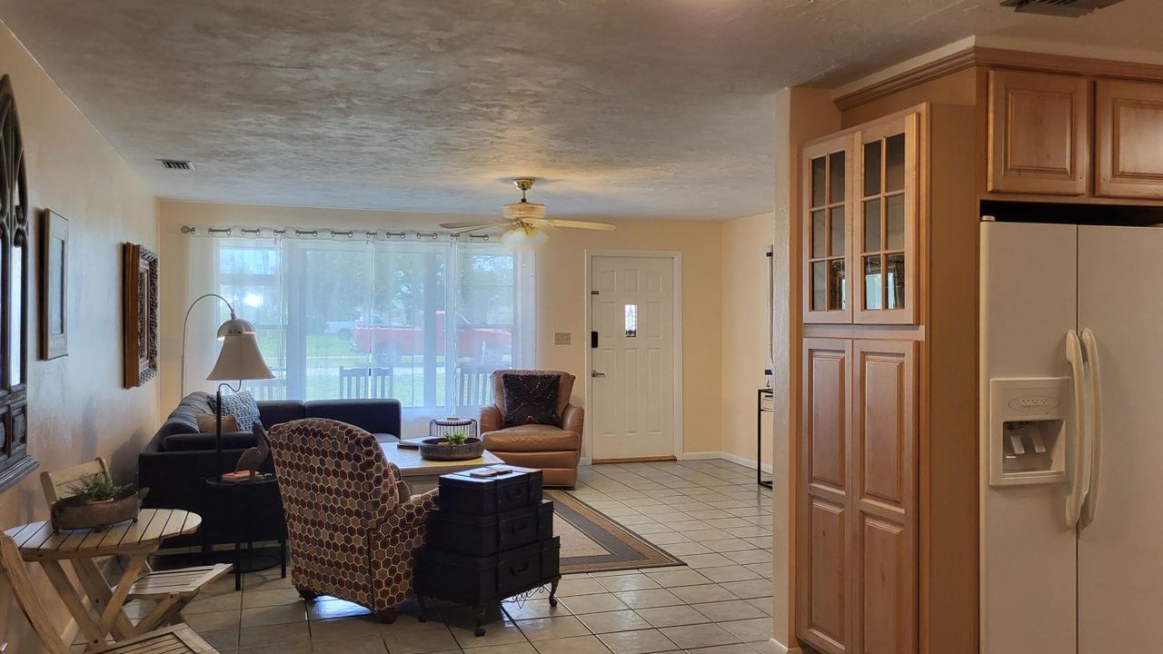 На продажу: $358,000 (3 спален, 2 ванн, 2082 Квадратных фут)