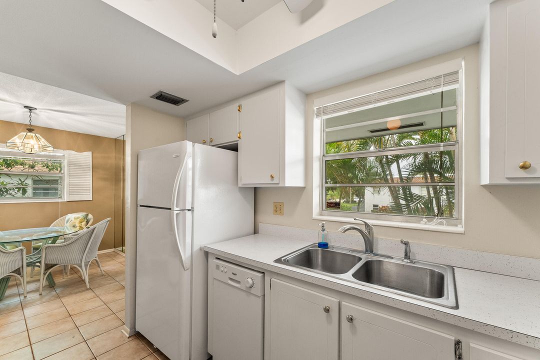 Active With Contract: $109,900 (1 beds, 1 baths, 772 Square Feet)