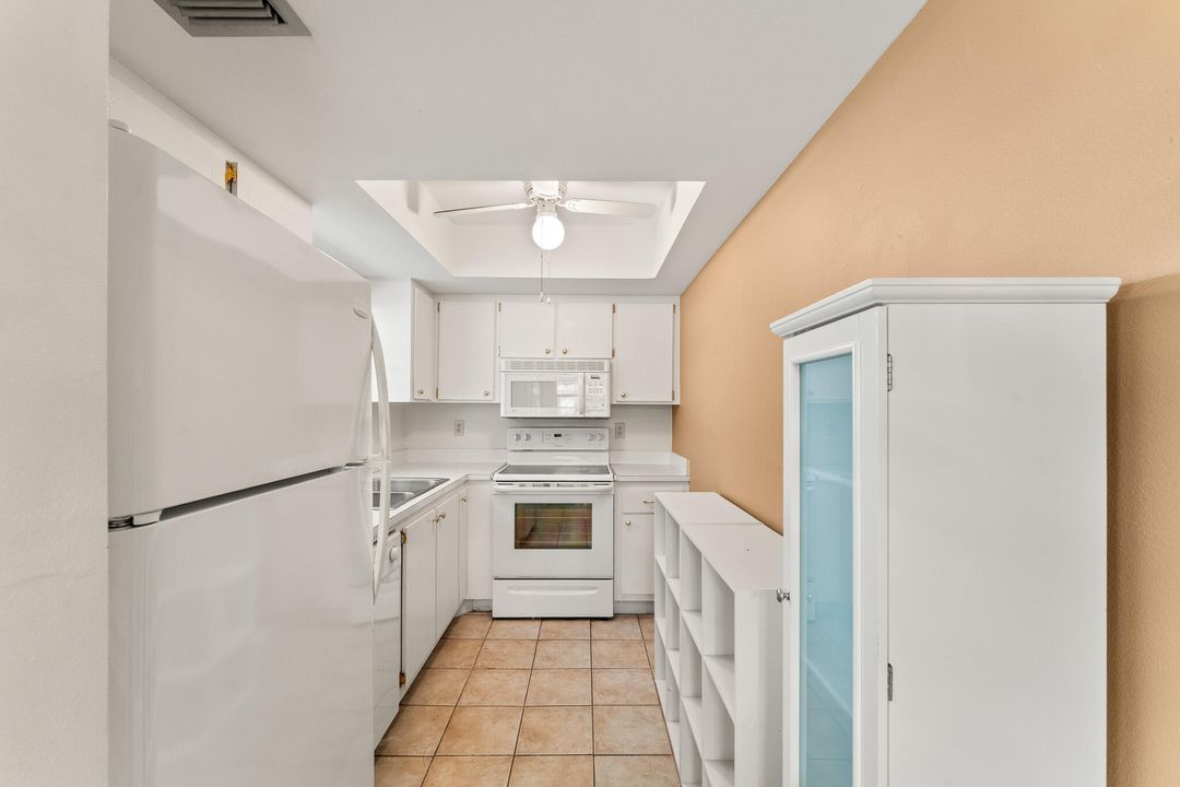 Active With Contract: $109,900 (1 beds, 1 baths, 772 Square Feet)