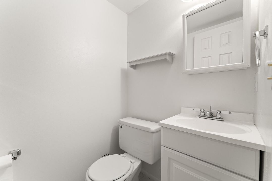 Active With Contract: $109,900 (1 beds, 1 baths, 772 Square Feet)