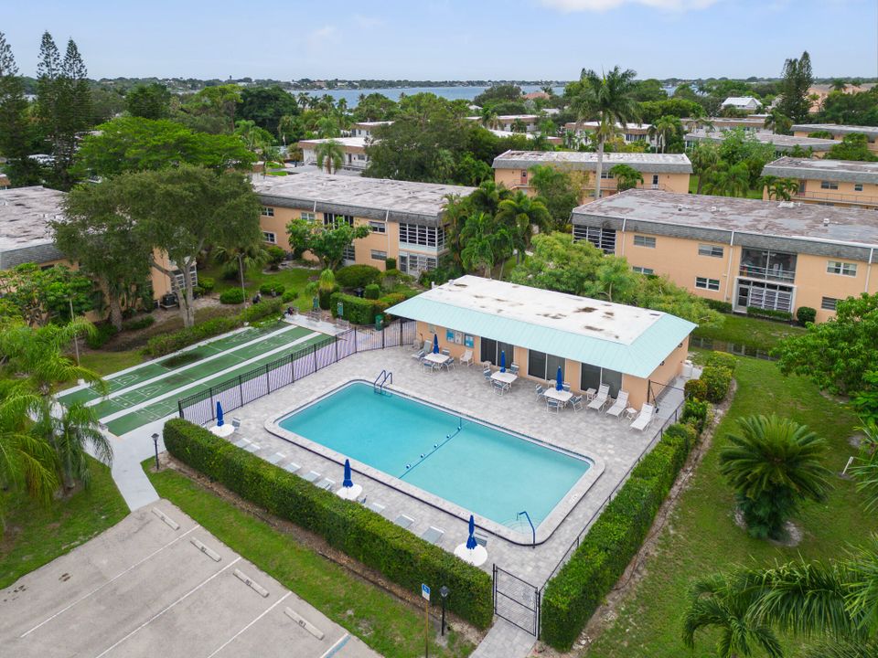 Active With Contract: $109,900 (1 beds, 1 baths, 772 Square Feet)