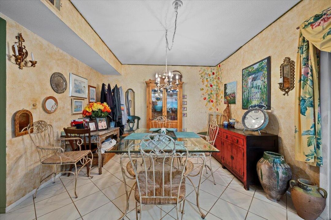 Active With Contract: $250,000 (3 beds, 2 baths, 1551 Square Feet)