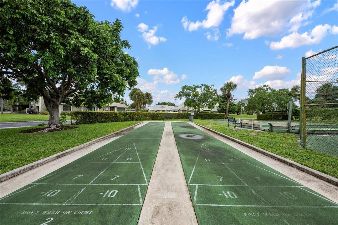 Active With Contract: $250,000 (3 beds, 2 baths, 1551 Square Feet)