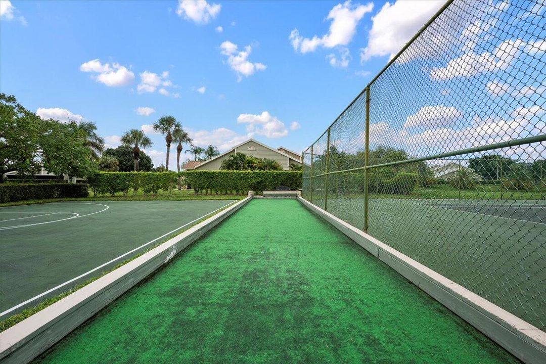 Active With Contract: $250,000 (3 beds, 2 baths, 1551 Square Feet)