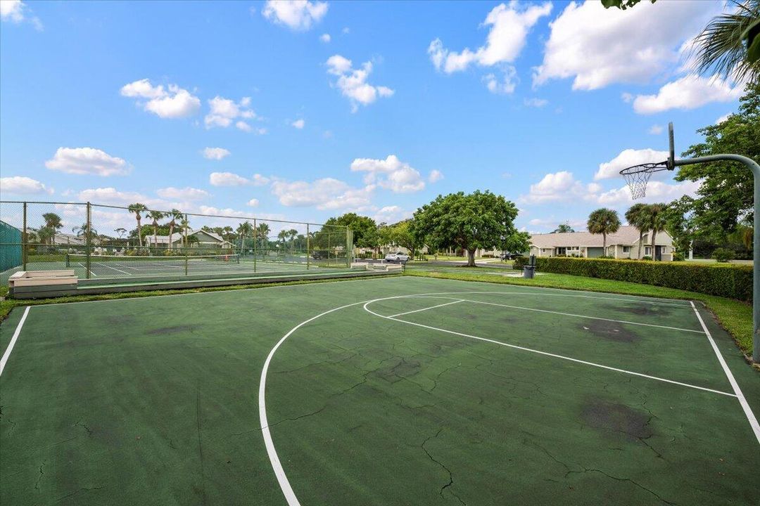 Active With Contract: $250,000 (3 beds, 2 baths, 1551 Square Feet)