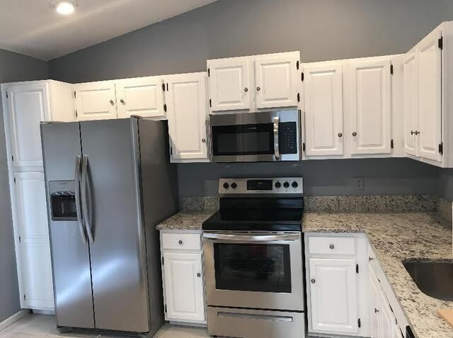 Под контрактом: $2,500 (3 спален, 2 ванн, 1300 Квадратных фут)