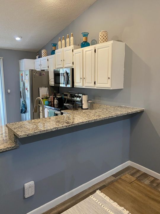 Под контрактом: $2,500 (3 спален, 2 ванн, 1300 Квадратных фут)