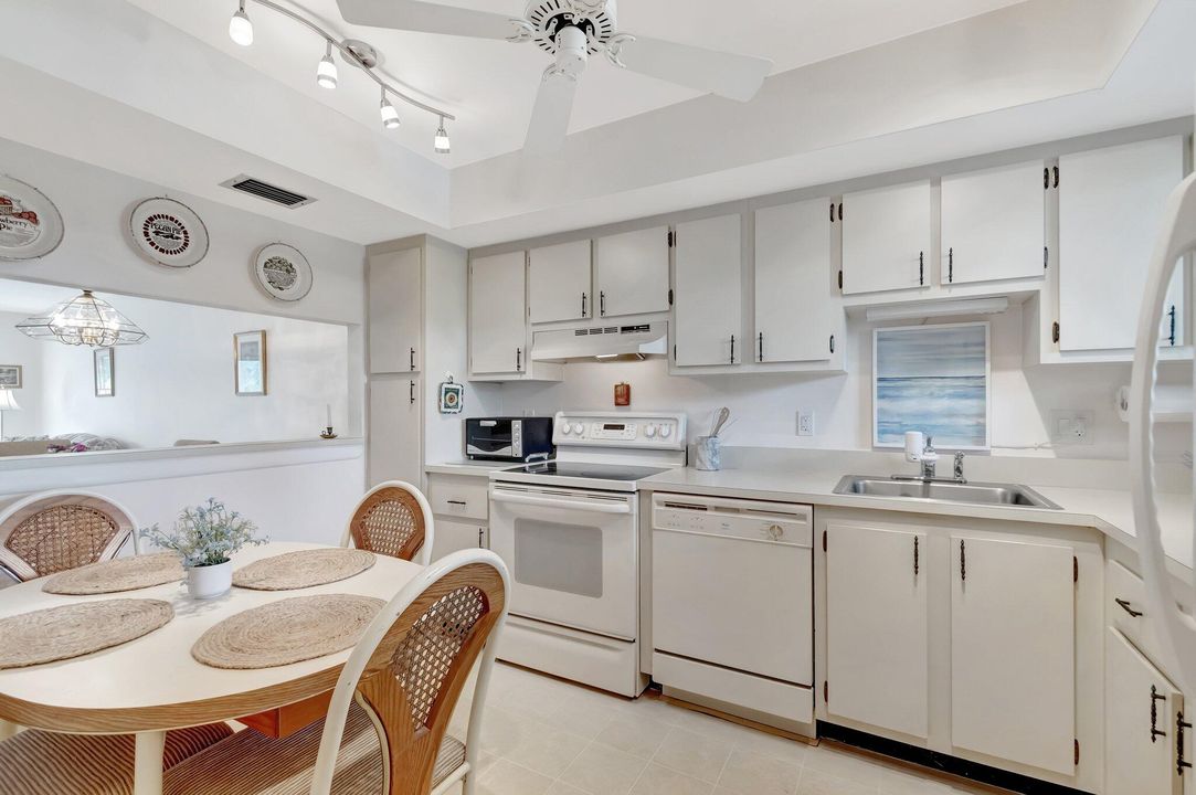 Active With Contract: $99,990 (2 beds, 2 baths, 1092 Square Feet)