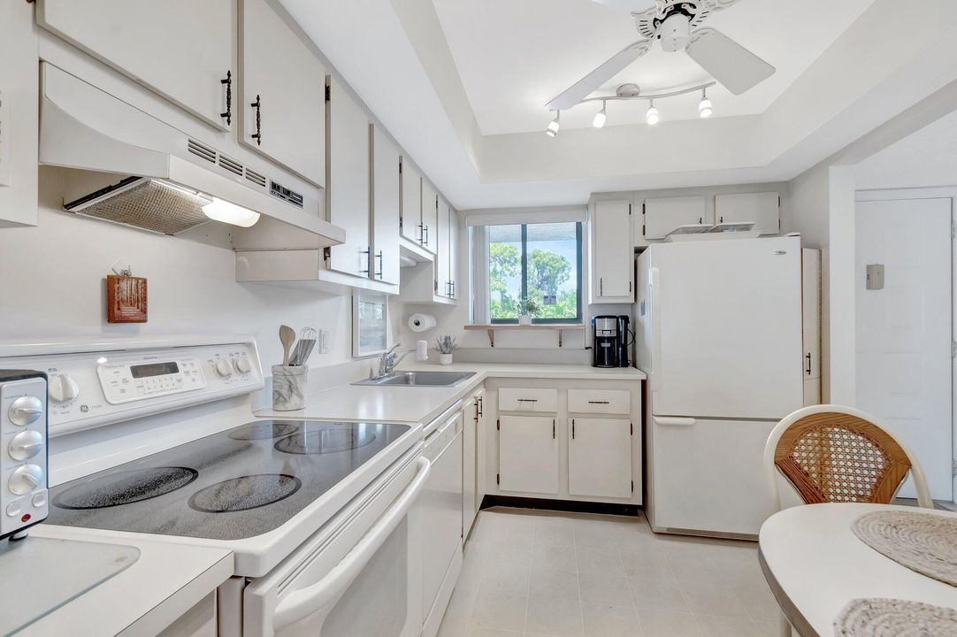 Active With Contract: $99,990 (2 beds, 2 baths, 1092 Square Feet)