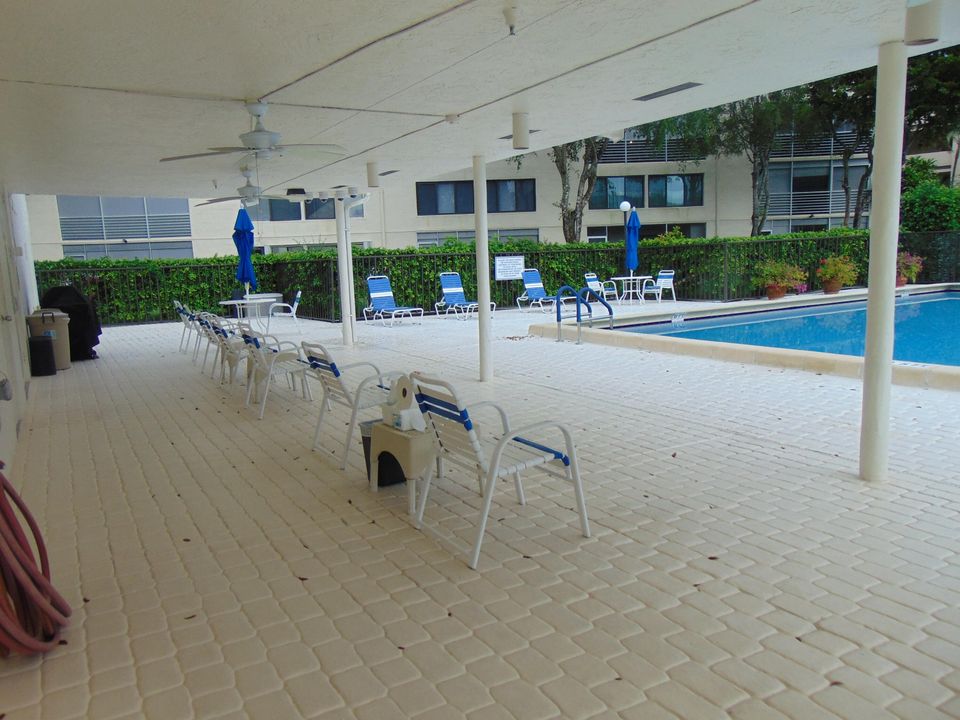 Active With Contract: $99,990 (2 beds, 2 baths, 1092 Square Feet)