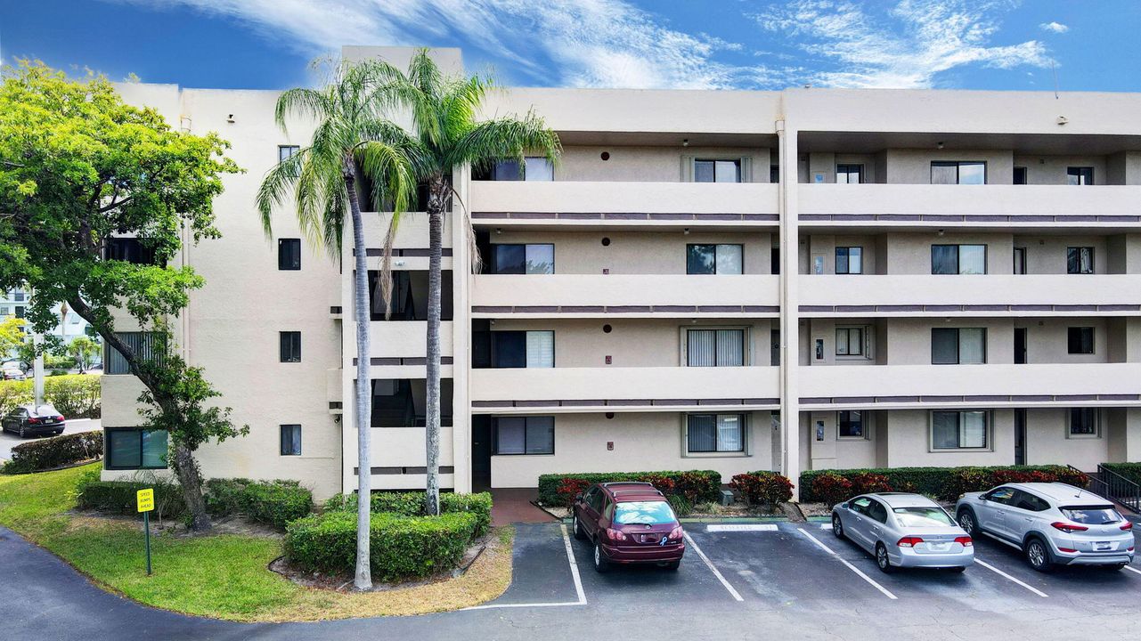 Active With Contract: $99,990 (2 beds, 2 baths, 1092 Square Feet)