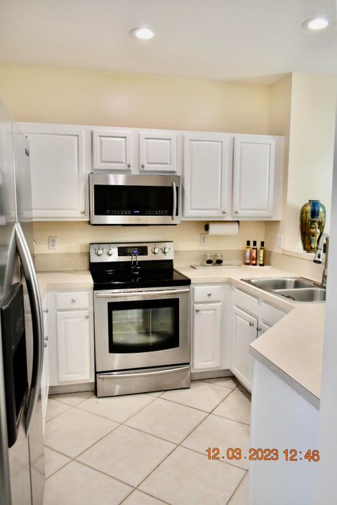 合同活跃: $2,525 (2 贝兹, 2 浴室, 1130 平方英尺)