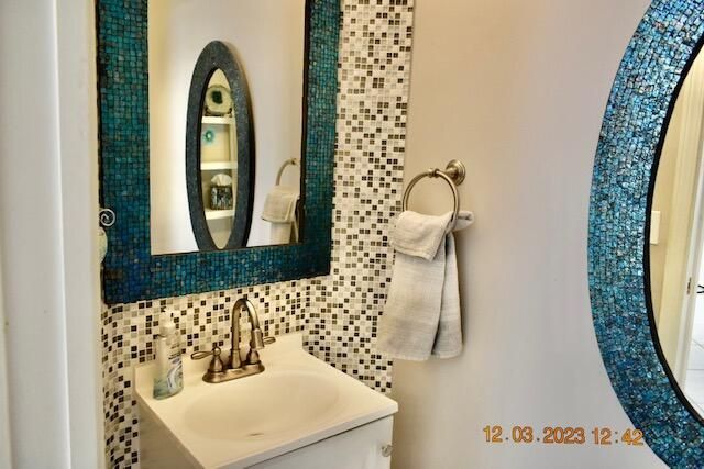 合同活跃: $2,525 (2 贝兹, 2 浴室, 1130 平方英尺)