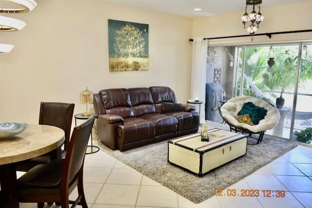 合同活跃: $2,525 (2 贝兹, 2 浴室, 1130 平方英尺)