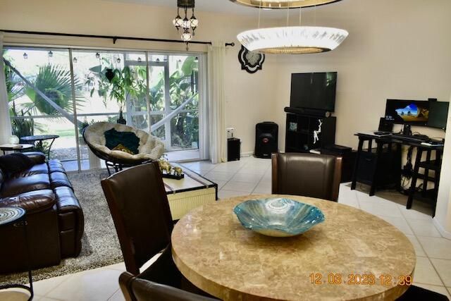 合同活跃: $2,525 (2 贝兹, 2 浴室, 1130 平方英尺)