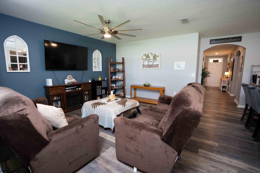 待售: $359,900 (3 贝兹, 2 浴室, 1672 平方英尺)