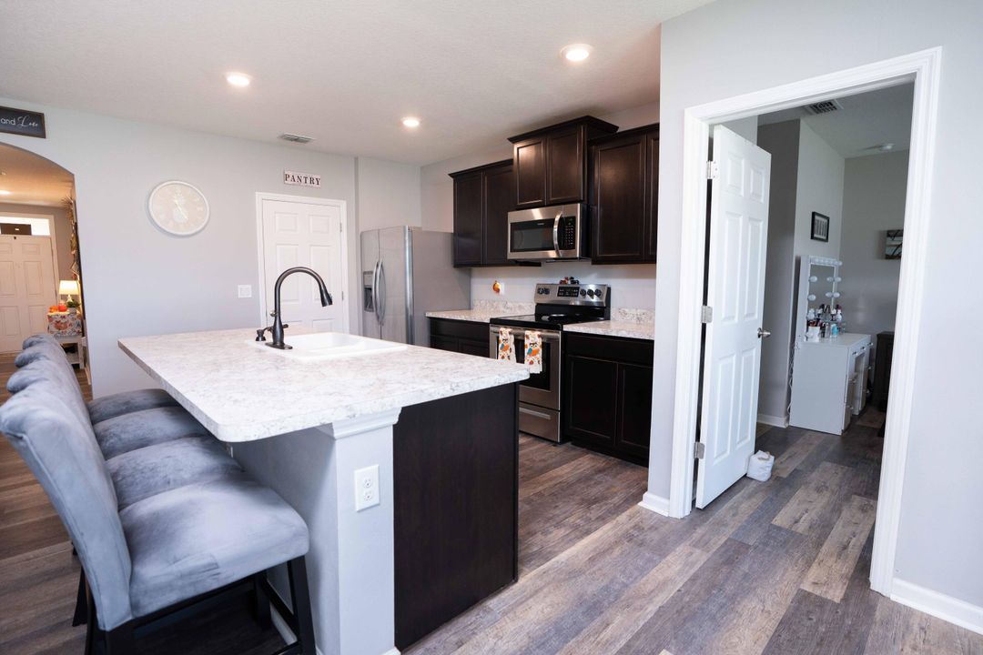 待售: $359,900 (3 贝兹, 2 浴室, 1672 平方英尺)