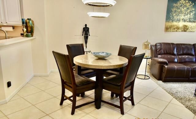 合同活跃: $2,525 (2 贝兹, 2 浴室, 1130 平方英尺)