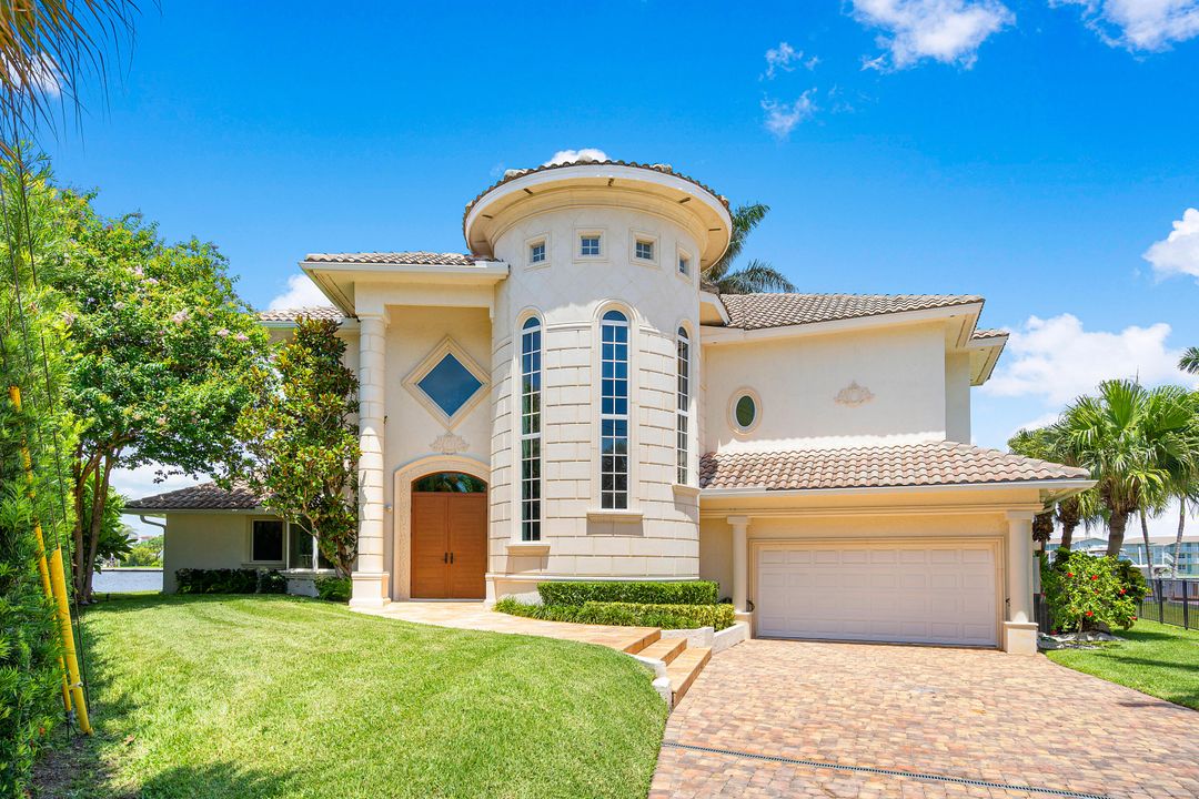 For Rent: $13,500 (4 beds, 3 baths, 3923 Square Feet)