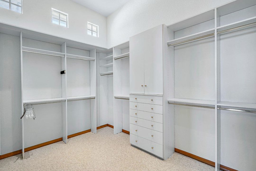 For Rent: $13,500 (4 beds, 3 baths, 3923 Square Feet)