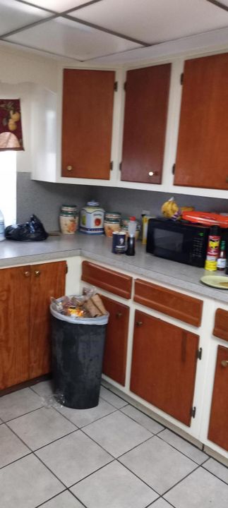 For Sale: $76,900 (2 beds, 1 baths, 819 Square Feet)