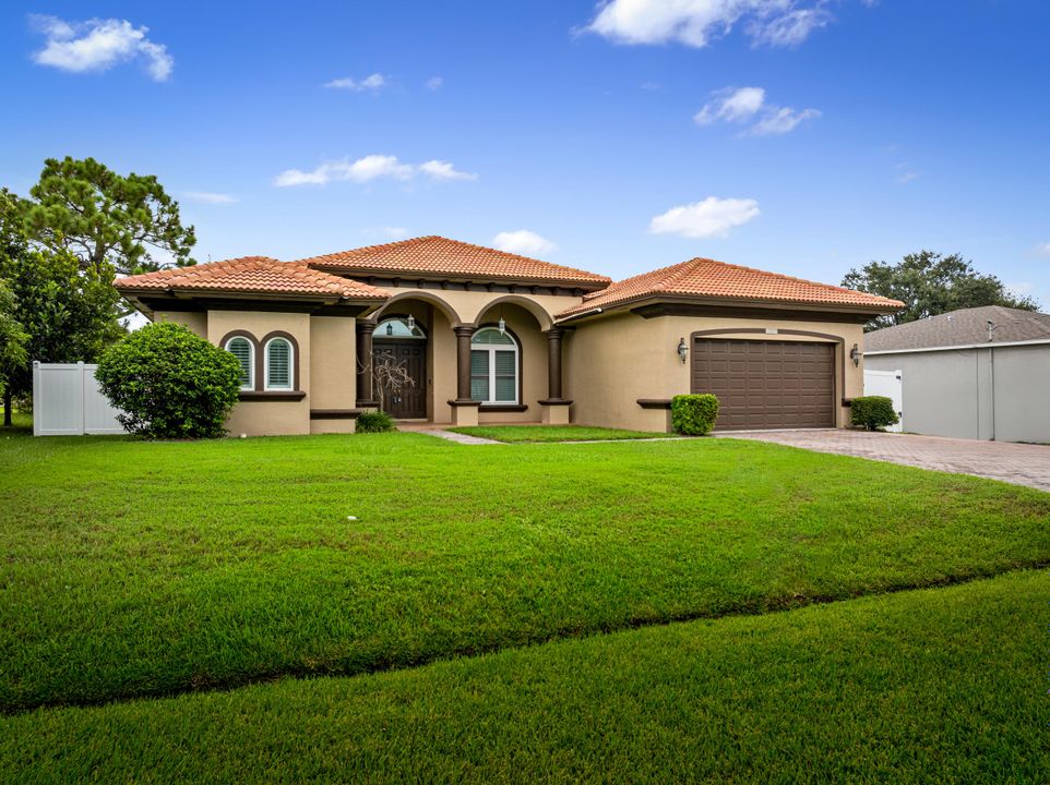 Под контрактом: $550,000 (4 спален, 3 ванн, 2710 Квадратных фут)