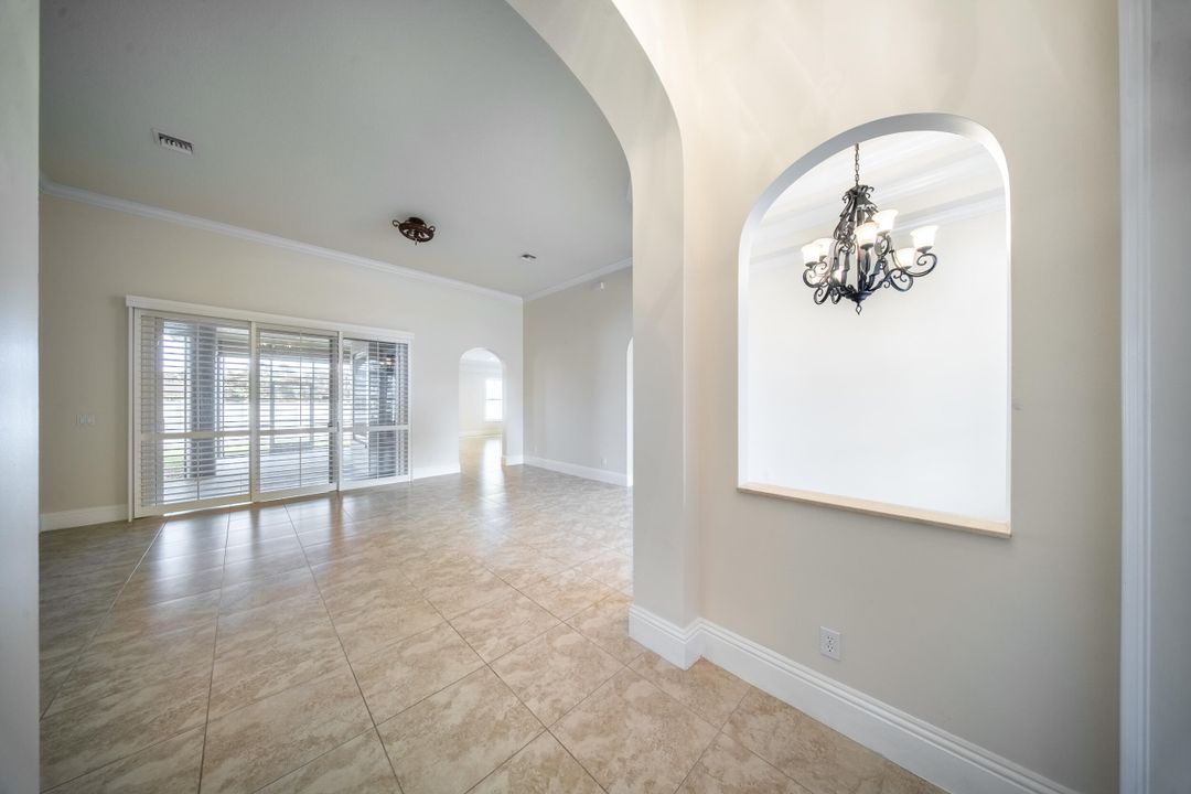 Под контрактом: $550,000 (4 спален, 3 ванн, 2710 Квадратных фут)