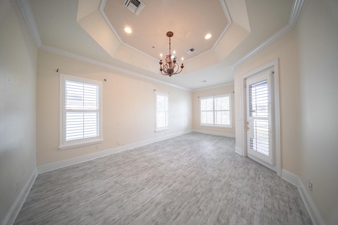 Под контрактом: $550,000 (4 спален, 3 ванн, 2710 Квадратных фут)