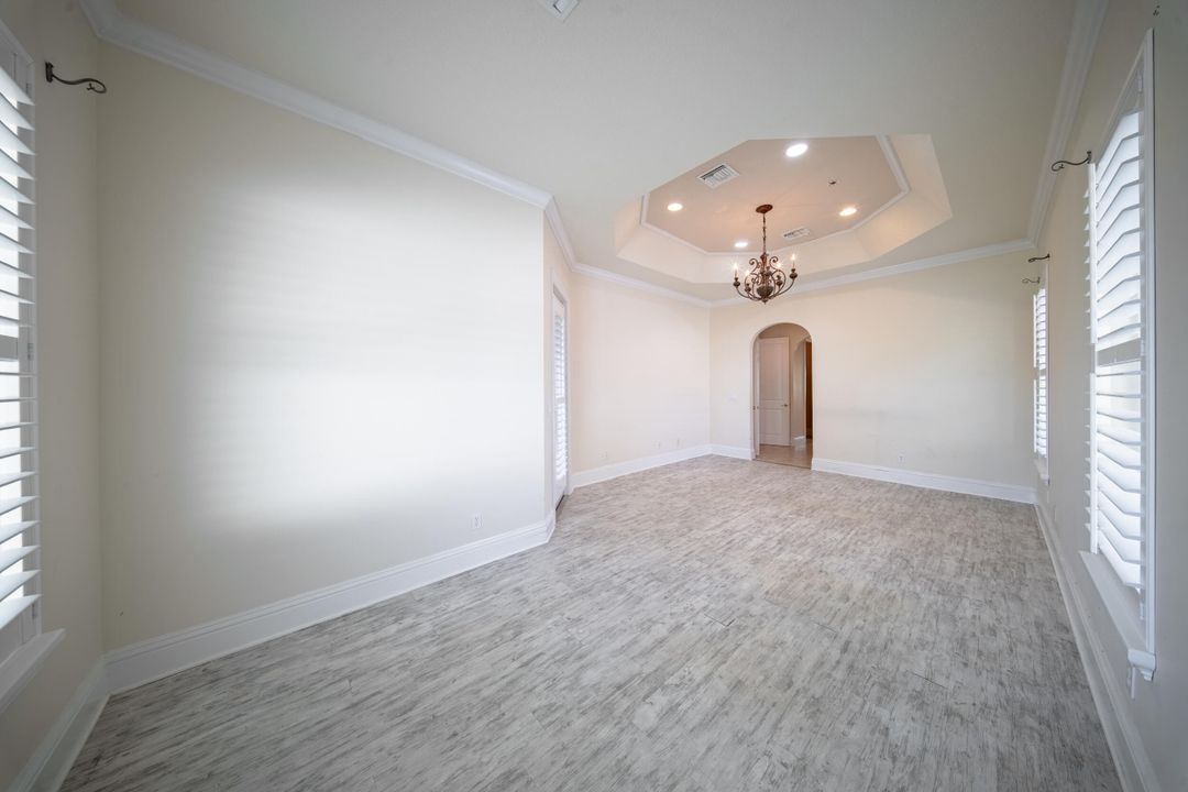 Под контрактом: $550,000 (4 спален, 3 ванн, 2710 Квадратных фут)