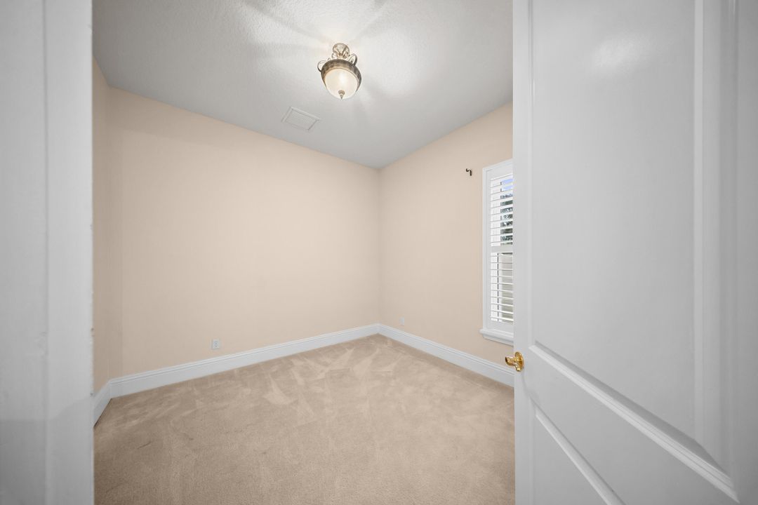 Под контрактом: $550,000 (4 спален, 3 ванн, 2710 Квадратных фут)