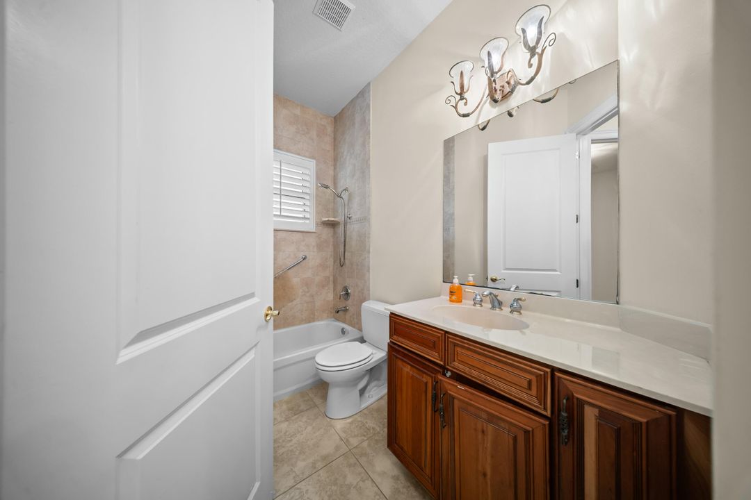 Под контрактом: $550,000 (4 спален, 3 ванн, 2710 Квадратных фут)