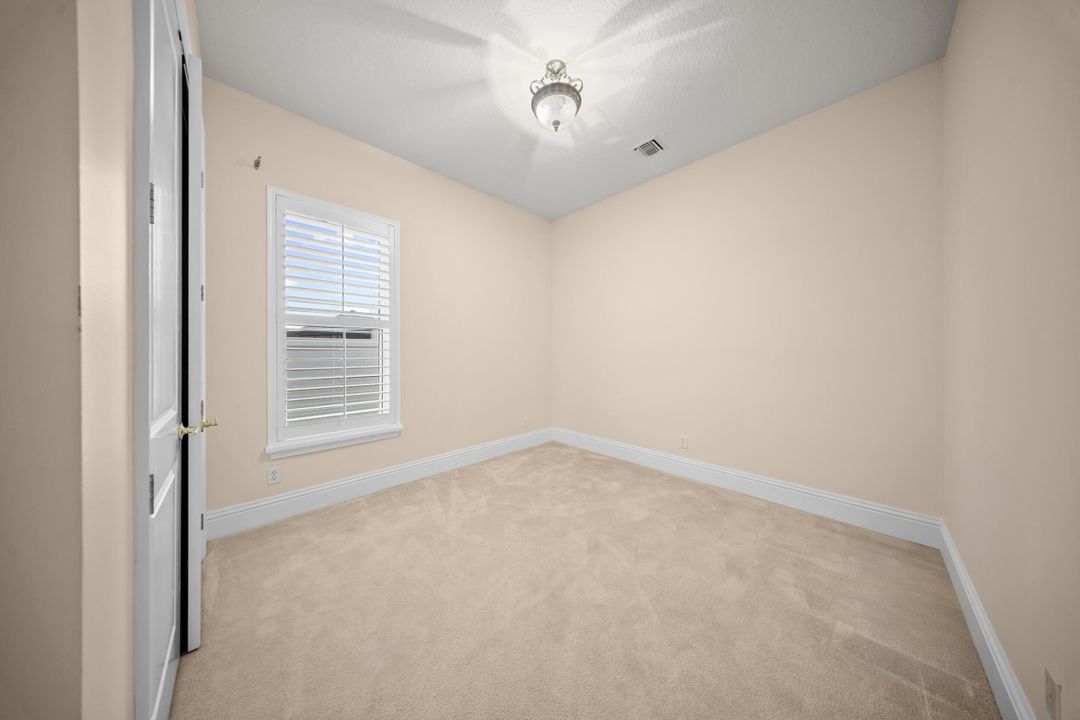 Под контрактом: $550,000 (4 спален, 3 ванн, 2710 Квадратных фут)