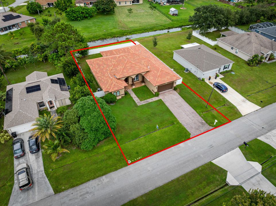 Под контрактом: $550,000 (4 спален, 3 ванн, 2710 Квадратных фут)