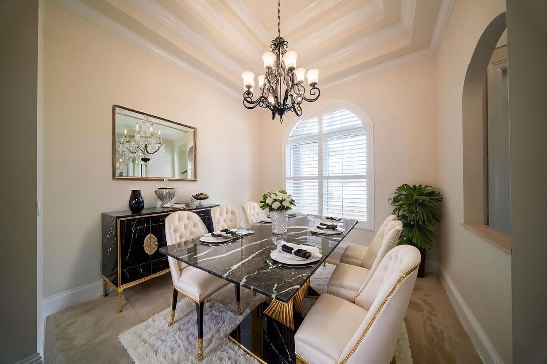 Под контрактом: $550,000 (4 спален, 3 ванн, 2710 Квадратных фут)