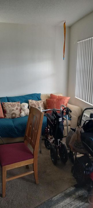 For Sale: $76,900 (2 beds, 1 baths, 819 Square Feet)