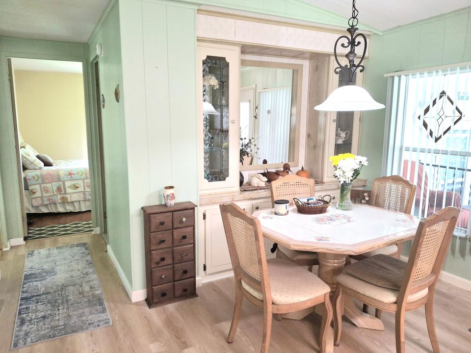 На продажу: $179,900 (2 спален, 2 ванн, 936 Квадратных фут)