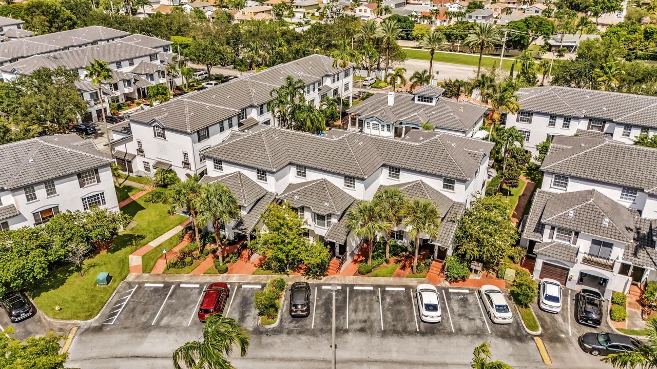 合同活跃: $2,600 (3 贝兹, 3 浴室, 1212 平方英尺)