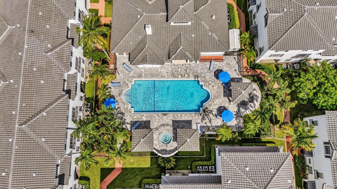 合同活跃: $2,600 (3 贝兹, 3 浴室, 1212 平方英尺)