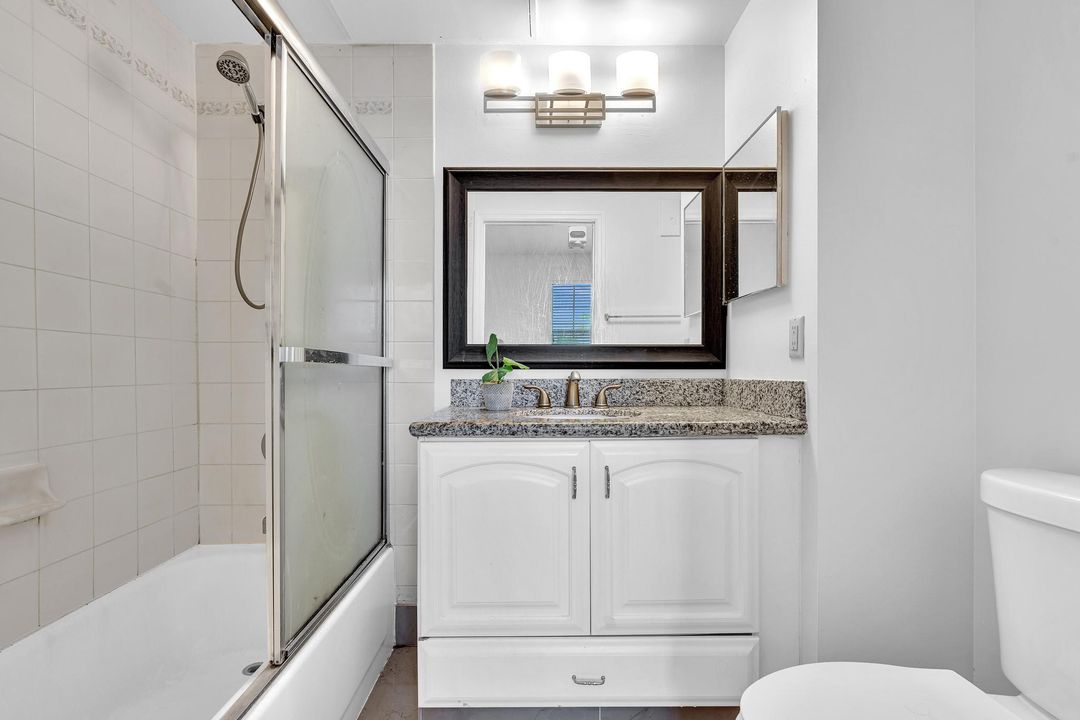 合同活跃: $2,600 (3 贝兹, 3 浴室, 1212 平方英尺)