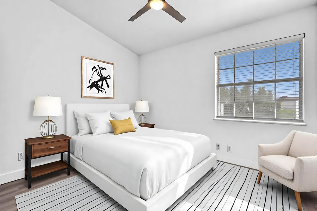 合同活跃: $2,600 (3 贝兹, 3 浴室, 1212 平方英尺)